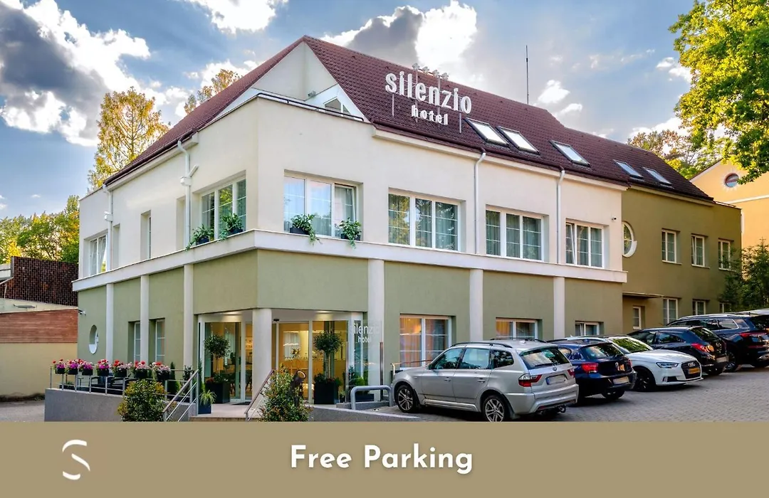 Hotel Silenzio-1