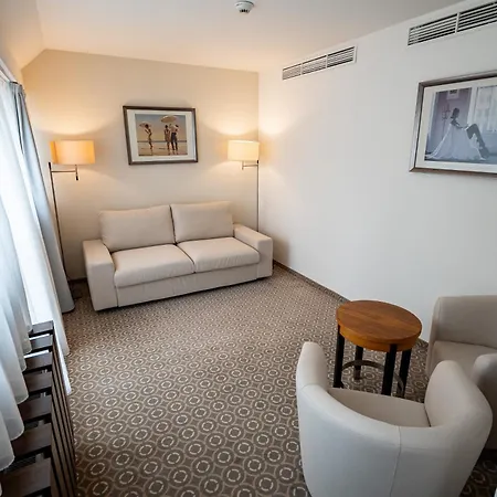 Hotel Silenzio-3