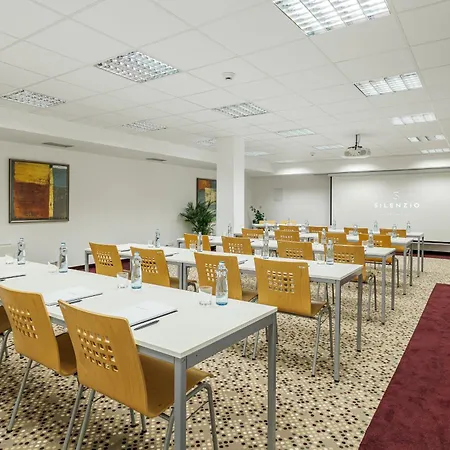 Hotel Silenzio-2